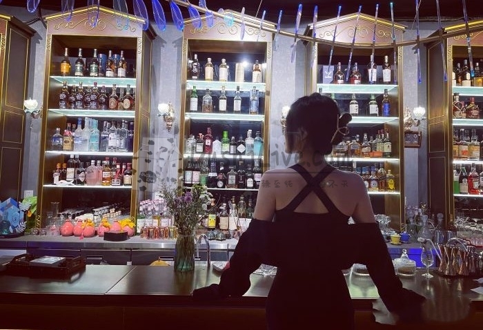 西城家庭式放松减压的国风网红酒馆—隐JIA Bar酒吧（前门店）插图2北京养生休闲会所_都市减压spa体验-DushiLive都市体验网